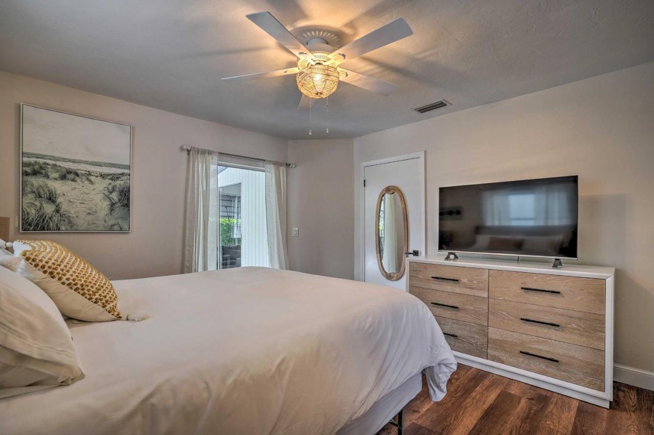 Hébergement de vacances Oasis With Screened Pool, Bike To Beach! *